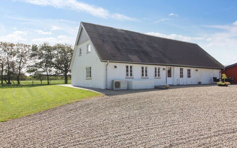 Dolfine - 15Km from the Sea: Toit, Maison, Lot Terre, Domicile, Chalet, Biens, Batiments Jardin, Ombre, Cabane En Rondins, Aménagement Paysager