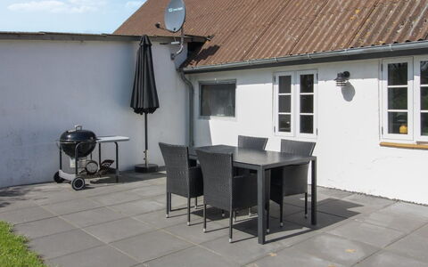 Dolfine - 15Km from the Sea: Toit, Maison, Lot Terre, Domicile, Chalet, Biens, Batiments Jardin, Ombre, Cabane En Rondins, Aménagement Paysager