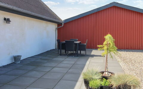 Dolfine - 15Km from the Sea: Toit, Maison, Lot Terre, Domicile, Chalet, Biens, Batiments Jardin, Ombre, Cabane En Rondins, Aménagement Paysager