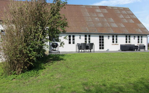 Dolfine - 15Km from the Sea: Toit, Maison, Lot Terre, Domicile, Chalet, Biens, Batiments Jardin, Ombre, Cabane En Rondins, Aménagement Paysager