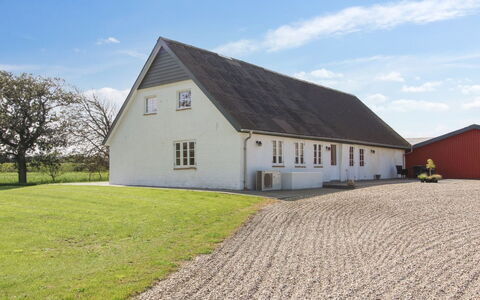 Dolfine - 15Km from the Sea: Toit, Maison, Lot Terre, Domicile, Chalet, Biens, Batiments Jardin, Ombre, Cabane En Rondins, Aménagement Paysager