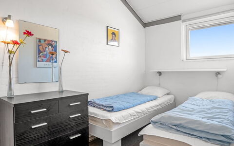 Soufiane - 100M from the Sea: Sol, Chambre, Sol, Design Intérieur, Plafond, Lit, Pièce, Meubles, Drap De Lit, Literie