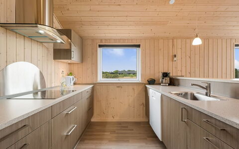 Clement - 500M to the Fjord: Bois, Sol, Cuisine, Tache De Bois, Dur, Comptoir, Contre-Plaqué, Planche, Parquet, Cabinetry