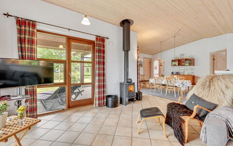 Rika - 525M to the Fjord: Bois, Design Intérieur, Meubles, Plafond, Sol, Sol, Salon, Canapé, Pièce, Chaise