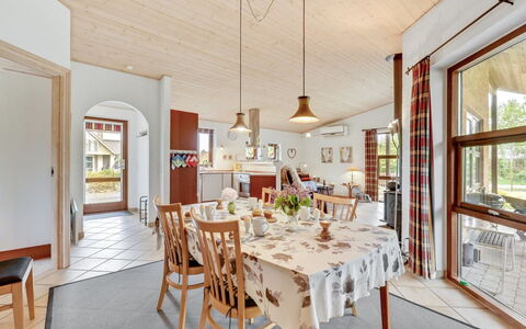 Rika - 525M to the Fjord: Toit, Maison, Domicile, Chalet, Siding, Biens, Allée, Batiments Jardin, Cour, Cabanon