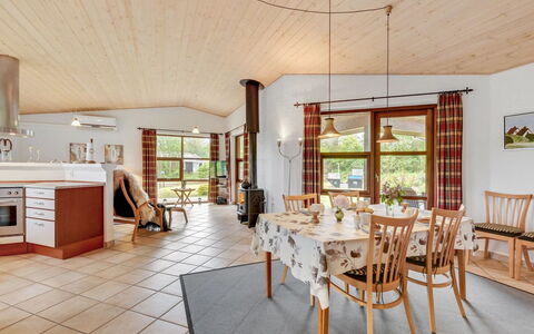 Rika - 525M to the Fjord: Toit, Maison, Domicile, Chalet, Siding, Biens, Allée, Batiments Jardin, Cour, Cabanon