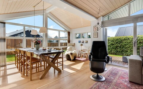 Sjarlotte - 100M from the Sea: Design Intérieur, Meubles, Sol, Bois, Plafond, Sol, Canapé, Salon, Chaise, Domicile