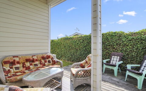 Emmik - 150M from the Sea: Maison, Domicile, Zone Résidentielle, Toit, Chalet, Lot Terre, Biens, Cour, Jardin, Siding
