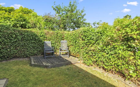 Emmik - 150M from the Sea: Maison, Domicile, Zone Résidentielle, Toit, Chalet, Lot Terre, Biens, Cour, Jardin, Siding