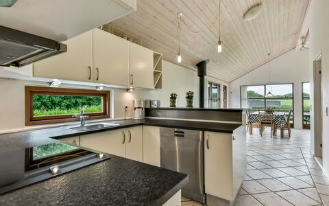 Kyllikki - 300M to the Fjord: Toit, Maison, Domicile, Chalet, Siding, Biens, Allée, Batiments Jardin, Cour, Cabanon