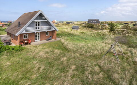 Bjarnger - 200M from the Sea: Toit, Domicile, Maison, Siding, Chalet, Composite, Porte, Fenêtre À Guillotine, Biens, Cheminée