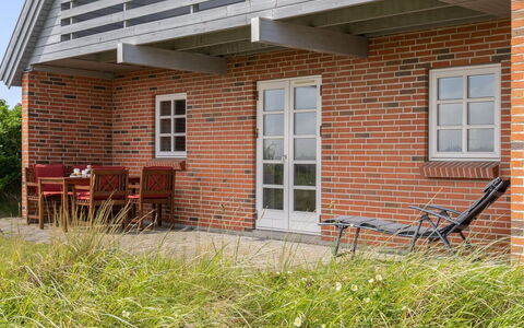 Bjarnger - 200M from the Sea: Toit, Domicile, Maison, Siding, Chalet, Composite, Porte, Fenêtre À Guillotine, Biens, Cheminée