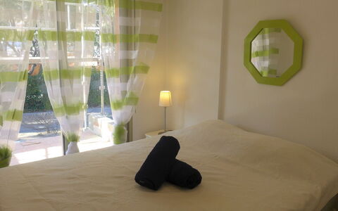 Cavalaire 240: Pièce, Design Intérieur, Propriété, Meubles, Sol, Matelas, Lit, Traitement De Fenetre, Chambre, Rideau