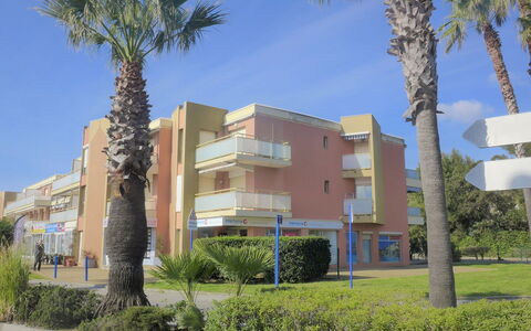 Cavalaire 240: Plante, Ciel, Bâtiment, Propriété, Bleu Azur, Arbre, Arecales, Végétation, Design Urbain, Condominium