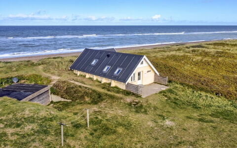 Ebba - 25M from the Sea: Herbe, Prairie, Paysage, Écorégion, Plaine, Communauté Des Plantes, Lot Terre, Mobilier De Jardin, Prairie, Formations Arbustives