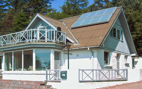 Simo - 250M from the Sea: Toit, Domicile, Maison, Siding, Chalet, Composite, Porte, Fenêtre À Guillotine, Biens, Cheminée