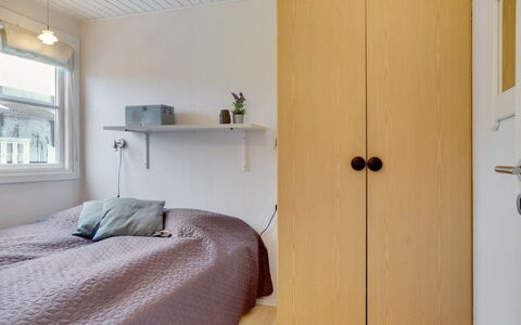 Tofan - 100M to the Fjord: Meubles, Mur, Bois, Design Intérieur, Sol, Chambre, Sol, Lit, Pièce, Plafond