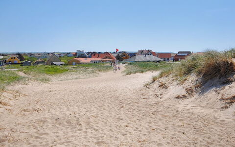 Tofan - 100M to the Fjord: Paysage, Le Sable, Village, Sol, Plage