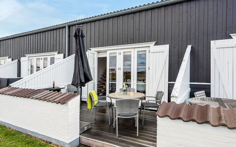 Tofan - 100M to the Fjord: Sol, Sol, Plafond, Design Intérieur, Comptoir, Cuisine, Cabinetry, Pièce, Principaux Appliance, Luminaire