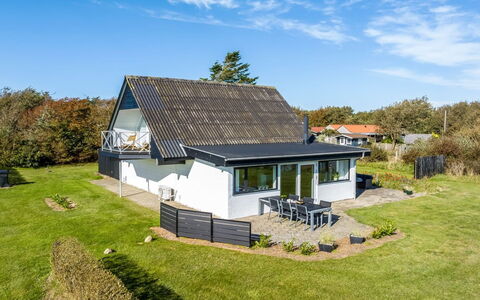 Dunja - 200M to the Fjord: Bleu, Toit, Maison, Domicile, Chalet, Ferme, Biens, Ombre, Siding, Aménagement Paysager