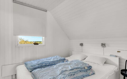 Dunja - 200M to the Fjord: Bois, Sol, Plafond, Sol, Design Intérieur, Chambre, Planche, Parquet, Dur, Lit
