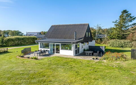 Dunja - 200M to the Fjord: Ciel, Herbe, Vert, Toit, Maison, Domicile, Nuage, Chalet, Architecture, Zone Résidentielle