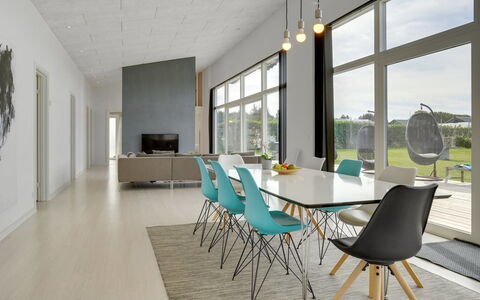 Nimrod - 300M from the Sea: Sol, Mur, Sol, Design Intérieur, Bois, Plafond, Parquet, Éclairage, Meubles, Revêtement De Sol Stratifié
