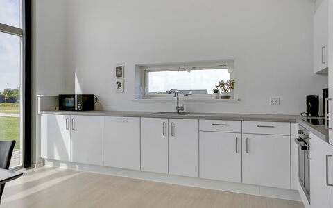 Nimrod - 300M from the Sea: Sol, Mur, Sol, Design Intérieur, Bois, Plafond, Parquet, Éclairage, Meubles, Revêtement De Sol Stratifié