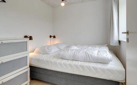 Nimrod - 300M from the Sea: Sol, Mur, Sol, Design Intérieur, Bois, Plafond, Parquet, Éclairage, Meubles, Revêtement De Sol Stratifié