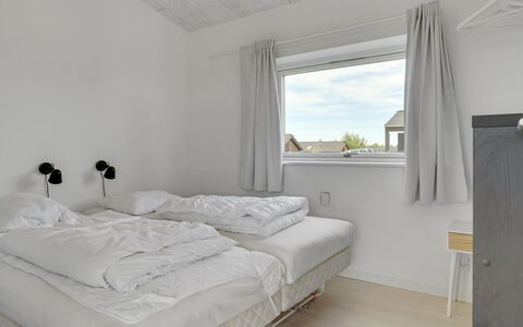 Nimrod - 300M from the Sea: Sol, Mur, Sol, Design Intérieur, Bois, Plafond, Parquet, Éclairage, Meubles, Revêtement De Sol Stratifié