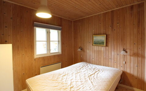 Annlouise - 300M from the Sea: Sol, Sol, Mur, Bois, Design Intérieur, Chambre, Plafond, Lit, Pièce, Parquet