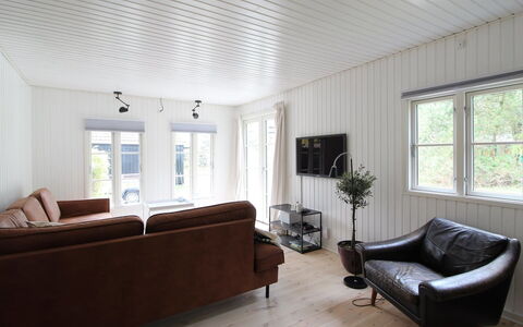 Annlouise - 300M from the Sea: Bois, Design Intérieur, Sol, Canapé, Salon, Domicile, Sol, Plafond, Meubles, Parquet