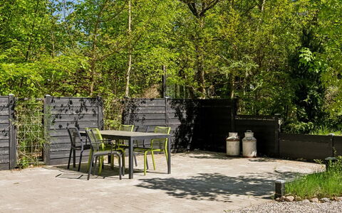 Hunding - 7Km from the Sea: Appartement, Ombre, Balcon, Chaise, Clôture, Mobilier De Jardin, Aluminium, Gazon Artificiel
