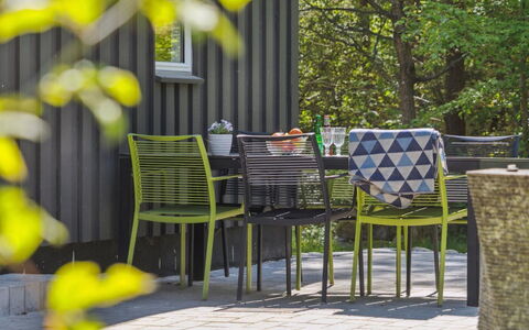 Hunding - 7Km from the Sea: Appartement, Ombre, Balcon, Chaise, Clôture, Mobilier De Jardin, Aluminium, Gazon Artificiel