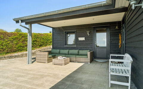 Talika - 700M from the Sea: Toit, Maison, Domicile, Chalet, Siding, Biens, Allée, Batiments Jardin, Cour, Cabanon