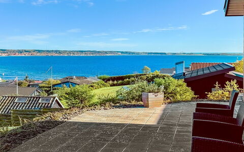 Talika - 700M from the Sea: Toit, Maison, Domicile, Chalet, Siding, Biens, Allée, Batiments Jardin, Cour, Cabanon