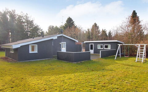 Axilen - 1Km from the Sea: Bois, Chalet, Dur, Planche, Tache De Bois, Batiments Jardin, Conception, Cour, Cabane En Rondins, Arrière-Cour