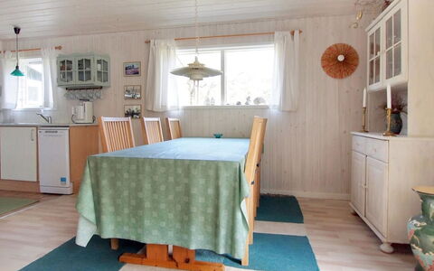 Axilen - 1Km from the Sea: Bois, Chalet, Dur, Planche, Tache De Bois, Batiments Jardin, Conception, Cour, Cabane En Rondins, Arrière-Cour