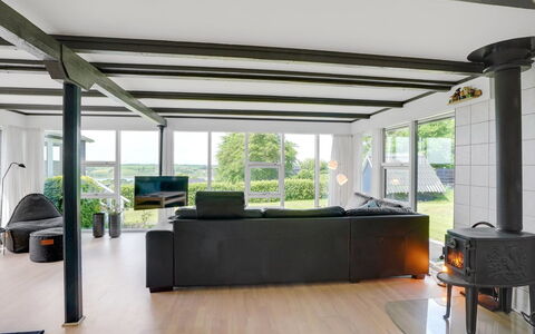 Edvia - 700M to the Fjord: Meubles, Design Intérieur, Sol, Sol, Plafond, Bois, Éclairage, Canapé, Pièce, Salon