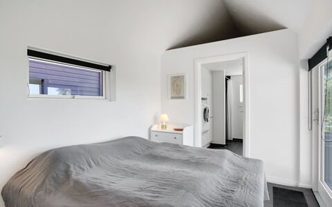 Edvia - 700M to the Fjord: Plafond, Design Intérieur, Domicile, Sol, Pièce, Chambre, Daylighting, Luminaire, Lit