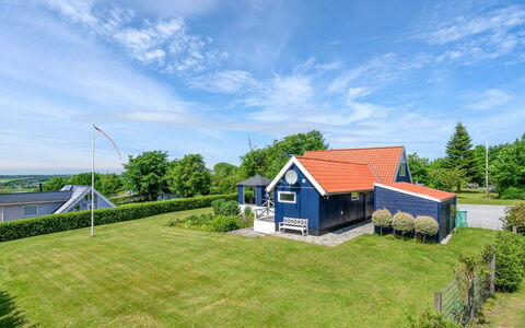 Edvia - 700M to the Fjord: Bleu, Maison, Domicile, Chalet, Toit, Biens, Pelouse, Ferme, Jardin, Aménagement Paysager