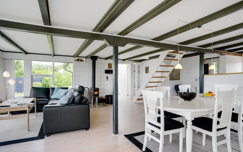 Edvia - 700M to the Fjord: Plafond, Sol, Design Intérieur, Sol, Parquet, Meubles, Dur, Chaise, Table Cuisine Et Salle A Manger, Salon