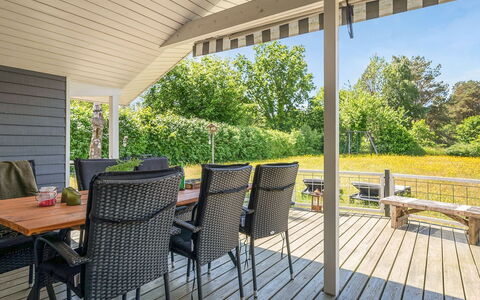 Waltraud - 500M from the Sea: Bois, Toit, Domicile, Maison, Architecture, Siding, Lot Terre, Chalet, Cabanon, Batiments Jardin