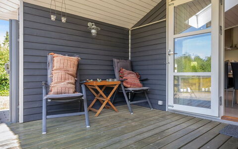 Waltraud - 500M from the Sea: Bois, Toit, Domicile, Maison, Architecture, Siding, Lot Terre, Chalet, Cabanon, Batiments Jardin