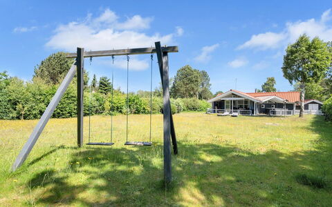 Waltraud - 500M from the Sea: Bois, Toit, Domicile, Maison, Architecture, Siding, Lot Terre, Chalet, Cabanon, Batiments Jardin