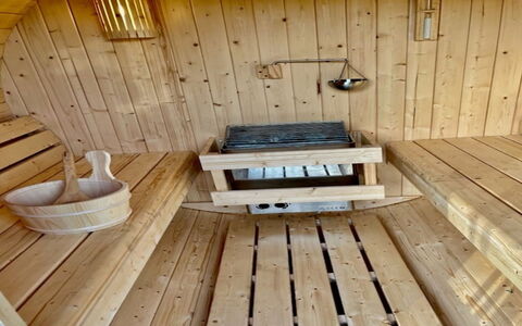 Jaana - 780M to the Fjord: Bois, Sauna, Sol, Dur, Tache De Bois, Planche, Matériau Naturel, Contre-Plaqué, Parquet, Luminaire Plomberie
