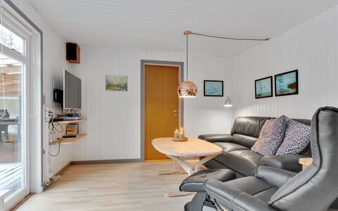 Teofilka - 200M from the Sea: Toit, Maison, Domicile, Chalet, Siding, Biens, Allée, Batiments Jardin, Cour, Cabanon
