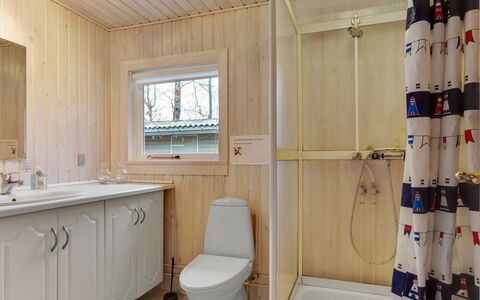Teofilka - 200M from the Sea: Toit, Maison, Domicile, Chalet, Siding, Biens, Allée, Batiments Jardin, Cour, Cabanon