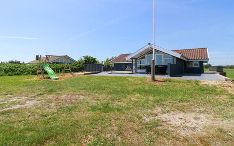 Edmer - 50M from the Sea: Toit, Maison, Domicile, Chalet, Siding, Biens, Allée, Batiments Jardin, Cour, Cabanon