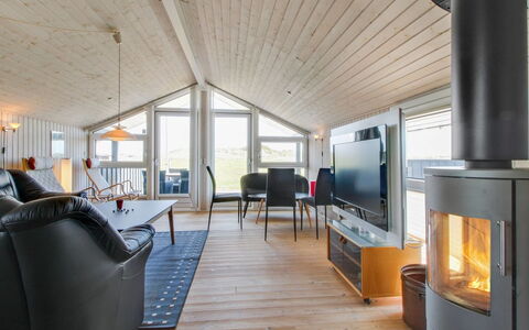 Edmer - 50M from the Sea: Toit, Maison, Domicile, Chalet, Siding, Biens, Allée, Batiments Jardin, Cour, Cabanon